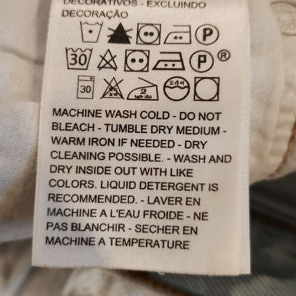 Light wash, button fly high waist Levi's jean shorts size 28! - Picture 5 of 13